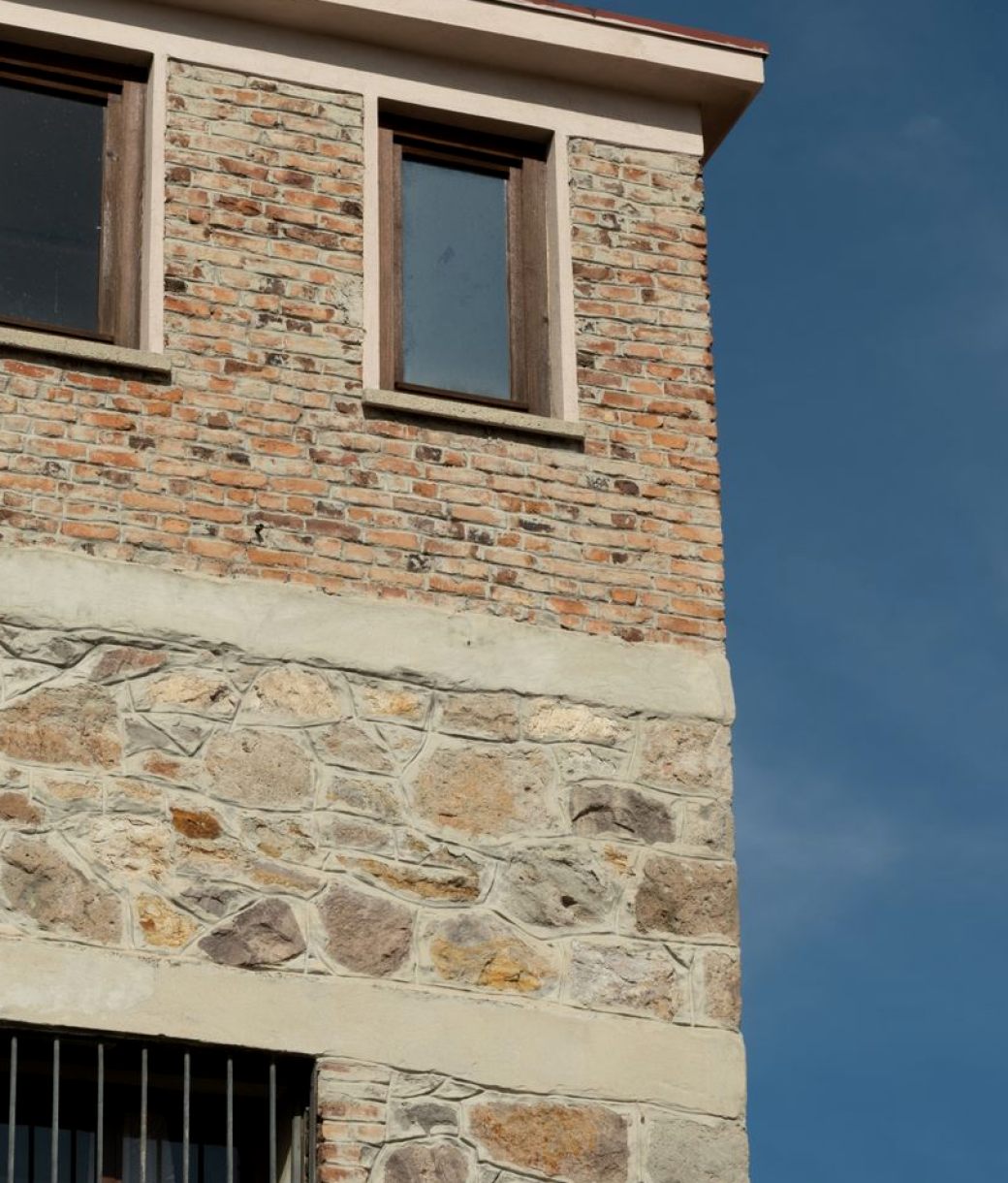Cómo leer los muros de una casa chilena antes de opinar sobre ella