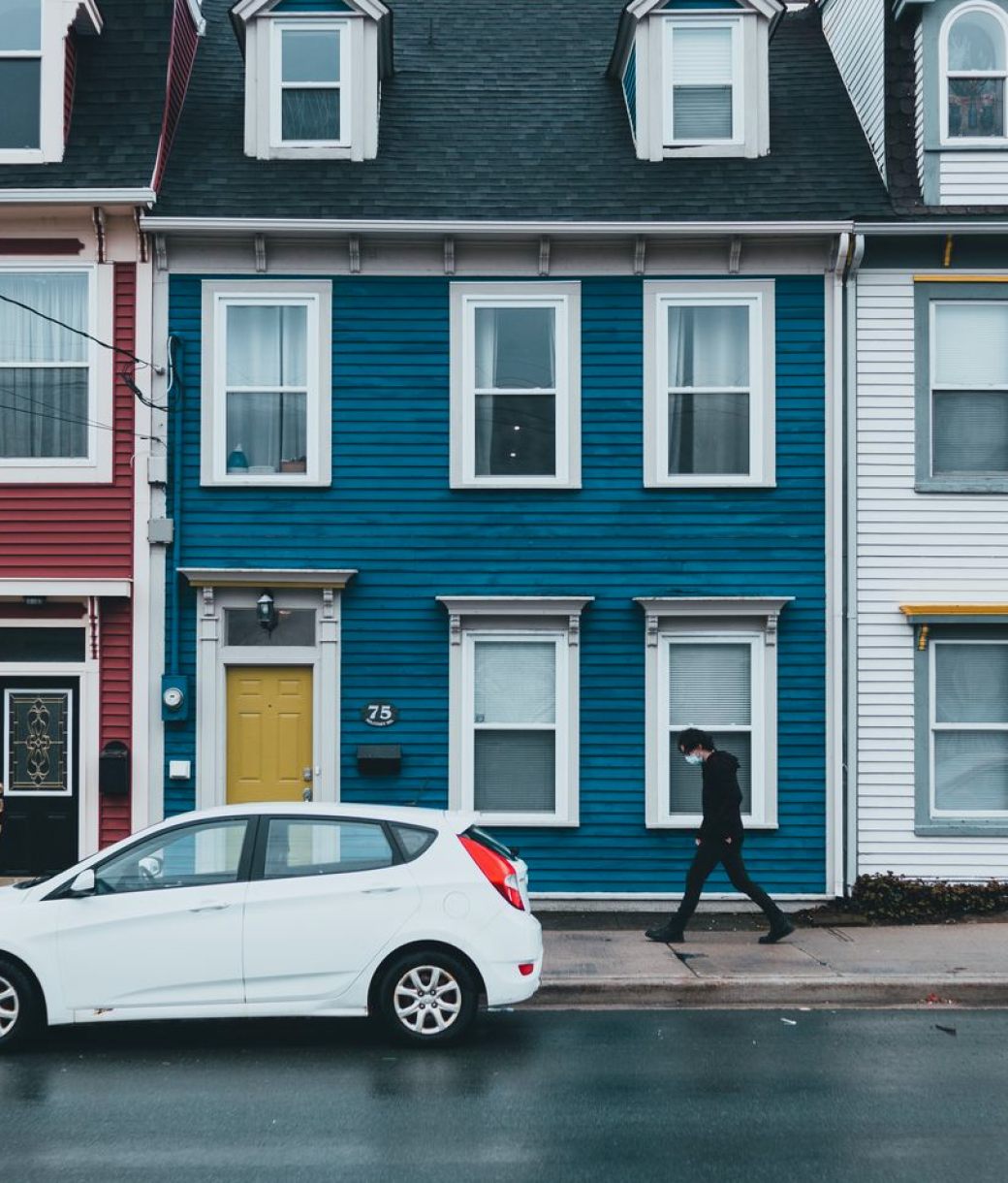 Cómo miro una casa singular: método, luz y límites del encuadre